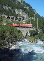 albulabahn-unesco-weltkulturerbe/820748/rhb-ge-44-i-u-nr607 RhB Ge 4/4 I U Nr.607 und 606 auf dem Albula-Viadukt I in Graubünden am 06.09.2005.