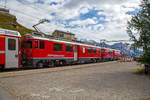 berninabahn-unesco-weltkulturerbe/728542/gefuehrt-von-den-beiden-rhb-triebwagen Geführt von den beiden RhB Triebwagen ABe 4/4 III - 51 'Poschiavo' und ABe 4/4 III - 53 'Tirano' verlässt der Regionalzug nach Tirano am 13.09.2017 die Station Alp Grüm.