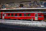 Der RhB Steuerwagen mit zweite Wagenklasse- und Gepckabteil BDt 1721, als Steuerwagen von einem RhB Regio der Engadinerlinie (Pontresina - Sagliains - Scuol-Tarasp), am 20 Februar 2017 im Bahnhof Pontresina.

Die Rhtische Bahn beschaffte 1982 drei dieser Steuerwagen RhB BDt 1721-23 von FFA und SWP (Flug- und Fahrzeugwerke Altenrhein AG / Schindler Waggon AG  in Pratteln (SWP), zur Bildung von Pendelzgen mit den lteren Elektrotriebwagen ABe 4/4 (501–504). Die Steuerwagen entstanden nach dem Konzept der EW II Serie und somit auf bewhrter Leichtmetallkonstruktion. Durch gezielte Verwendung von Strangpressprofilen und Leichtmetallblechen konnte ein optimales Verhltnis zwischen Nutzlast und Eigengewicht erreicht werden. 

Ein Abteil wurde speziell fr Menschen mit Behinderungen gestaltet; hochklappbare Sitze ermglichen es dem Rollstuhlpassagier im Personenabteil zu reisen. Eine ansprechende Innenraumgestaltung wird mittels pflegeleichter Wand- und Deckenverkleidung sowie einer bequemen Bestuhlung erreicht. Durch gute Isolation und mit doppelverglasten Fenstern wird eine hervorragende Laufruhe erreicht. Ein modernes Warmluftheizgert sorgt fr eine angenehme Atmosphre.

Bei den Drehgestellen handelt es sich um solche des Typs SWP74, welche teilweise durch die RhB modernisiert worden sind. Dieser Drehgestell-Typ kommt auch bei den Einheitswagen II zur Verwendung. Die Bremszylinder sind im Drehgestell integriert. Das Federsystem besteht aus Schraubenfedern Primr- und Sekundrstufe. Im Refit der Fahrzeuge 2012 wurde eine Spurkranzschmieranlage auf jedes DG eingebaut. Am Drehgestell SWP 74 IS (DG 1 unter dem Fhrerstand) wurden Schienenbrsten eingebaut

Nach dem Umbau der Lokomotiven Ge 4/4 I 601-610 ab dem Jahr 1986 erfolgte die Anpassung der Steuerwagen zur Fernsteuerung dieser Lokserie. Mit den modernisierten Ge 4/4 I waren sie meist im Engadin oder zwischen Davos und Filisur unterwegs. Mitte der 90er Jahre wurden die Stirntren an den Fhrerstnden verschlossen. Nach der Ausmusterung der Lokomotiven Ge 4/4 I 601-610 wurden die  Steuerwagen im Jahr 2012 einer Mini-Refit-Aktion unterzogen worden. Sie erhielten eine neue Stirnfront und einen neuen Fhrerstand sowie die Anpassung zur Fernsteuerung von verschiedenen Triebfahrzeugtypen, sowie moderne Tren und u.a. eine Bremseinrichtungen fr Vereina-Autozge. Die so modernisierte Steuerwagen konnten mit den Lokomotiven Ge 4/4 II, Ge 4/4 III und den Allegra-Triebzgen eingesetzt werden. Durch den Einbau der neuen Steuerleitung war ein Einsatz mit den Ge 4/4 I nicht mehr mglich

Neben dem Einsatz im Personenzugverkehr werden die Steuerwagen BDt 1721 - 1723, nach dem Umbau ab 2012, mit den Lokomotiven Ge 4/4 III zum Fhren der Vereina-Autozge eingesetzt. Seit 2020 werden die drei Steuerwagen definitiv und ausschlielich diesem Dienst zugeteilt und entsprechend angepasst. Einige Sitzreihen und die Faltenblge wurden entfernt. 

TECHNISCHE DATEN (bis 2020):
Hersteller: FFA (Wagenksten) / SWP (Drehgestelle)
Baujahr: 1982 (Umbau 1991, 2012, 2020)
Anzahl Fahrzeuge: 3
Spurweite: 1.000 mm (Meterspur)
Gewicht: 18,0  t
Sitzpltze: 29
Max. Ladegewicht: 2 t
zul. Hchstgeschwindigkeit: 90
Bremse: Vak-DL/P (Vakuum/Druckluft)