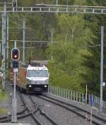 Einfahrt des RE von St. Moritz nach Chur in die Station Filisur mit der Ge 4/4 III Fideris am 14.05.2014.