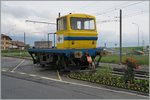 Sonstiges/495850/ein-ding-wie-ich-es-noch Ein Ding, wie ich es noch nie gesehen habe und welches wie die 'Lokomotive' von Hans und Jeannays Pferdebahn neben den Schienen steht.
Chavornay, den 14. Mai 2015
