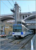 Zum Stadtverkehr  Lausanne  kann ich noch genre ein Bild der anderne Metro-Linie beisteuern: Hier verlsst ein M1 - Zug Vigle Richtung Renens VD.
