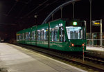 strasenbahn-basel-bvb-blt/521661/der-be-68-321-ein-siebenteiliger 
Der Be 6/8 321, ein siebenteiliger Siemens Duewag der  BVB (Basler Verkehrs-Betrieben) steht am 24.09.2016 um 0:53 Uhr als Line 8 in Weil am Rhein Bahnhof/Zentrum zur Abfahrt nach Basel Neuweilerstrasse bereit.

Das neue Fahrzeug lutete 2001 eine neue Epoche bei den BVB ein, erstmals fuhr ein vollstndig niederfluriges Tram. 

TECHNISCHE DATEN (Be 6/8):
Spurweite: 1.000 mm
Achsfolge:  B'2'B'B'
Fahrzeuglnge:  42.860 mm
Hhe: 3.710 mm
Breite: 2.300 mm
Fubodenhhe ber SO: 300 mm (im Einstiegsbereich) / sonst 360 mm
Niederfluranteil: 100 %
Achsabstand im Drehgestell: 1.800mm
Drehzapfenabstnde: 4.040 mm / 7.700mm
Triebraddurchmesser: 600 mm
Dienstgewicht: 47.868 kg
Fahrdrahtnennspannung: 600 V DC
Anzahl der Antriebe:  6 vom Typ S-E ITB1422-0GA03 2
Motorleistung: 6 x 136 PS 
Sitzpltze: 90
Stehpltze (4 Personen/m): 163