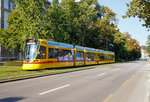 strasenbahn-basel-bvb-blt/521883/der-blt-be-610-8222tango8220-174 
Der BLT Be 6/10 „Tango“ 174 fhrt am 25.09. 2016, als Linie 10 (Rodersdorf - Dornach Bahnhof) in Basel durch den Aeschengraben und erreicht bald die Haltestelle Basel Bahnhof SBB.

Der Triebwagen 174 der BLT (Baselland Transport AG) ist einer der  2. Serie und wurde 2015 von Stadler Altenrhein gebaut.

Der Stadler Tango ist eine Produktgruppe modularer Straenbahn- und Stadtbahn-Fahrzeuge des Herstellers Stadler Rail.

Im Gegensatz zur der von Adtranz bernommenen Variobahn/Variotram ist der Tango eine Eigenentwicklung basierend auf diversen Komponenten, die bereits bei den Stadler-eigenen Produktfamilien GTW und FLIRT zum Einsatz kommen. Mit der Variobahn kann der Tango allerdings eine Reihe von Komponenten gemeinsam haben. Im Unterschied zur Variobahn basiert der Tango auf Drehgestellen, was einen besseren Federungskomfort ermglicht, aber 100 % Niederflur verhindert.

Neben den Fahrzeugen fr Bochum, Basel und Lyon zhlt Stadler auch Fahrzeuge fr die Forchbahn und die Trogenerbahn zur Tango-Produktfamilie.

TECHNISCHE DATEN der Be 6/10 „Tango“ (Variante Basel) :
Typen-Bezeichung : Be 6/10
Hersteller: Stadler Altenrhein
Baujahre: ab 2008 – 2016
Anzahl der Fahrzeuge: 38
Fahrzeugnummern: 151 - 189
Achsformel: Bo'2'Bo'2'Bo'
Spurweite: 1.000 mm
Lnge ber Alles: 44.890mm
Hhe:  3.547 mm
Breite: 2.300 mm
Leergewicht: 57,0 t
Drehzapfenabstand: 9.250 mm bzw. 10.040 mm
Radsatzabstand im Triebdrehgestell: 1.750 mm
Radsatzabstand im Laufdrehgestell: 1.400 mm 
Hchstgeschwindigkeit: 80 km/h
Stundenleistung:  6  125 kW 
Antriebe:
Als Antrieb werden vom 'Tango' sechs Motoren der Firma Traktionssysteme Austria GmbH (TSA) eingesetzt. Diese Firma belieferte Stadler Rail zB. schon mit Motoren fr SBB-Fahrzeuge, wie auch viele andere Hersteller und Bahnbetriebe. Die Leistung der Motoren vom Typ TMF 42-24-4 wird mit 125 kWatt (max. 165 kWatt) bei rund 400 Volt/220 A Versorgungsspannung spezifiziert. Jede Antriebseinheit, bestehend aus zwei Motoren mit wassergekhlten IGBT Stromrichtern pro Fahrwerk und wiegt 922 kg inkl. Getriebe (bersetzungsverhltnis 1:6,3238). Es handelt sich um fremdbelftete, einlagige, asynchrone Drehstromtraktionsmotoren. 

Treibraddurchmesser: 680 mm
Laufraddurchmesser: 580 mm
Stromsystem: 600 V DC (=)
Sitzpltze: 101
Stehpltze: 167
Niederfluranteil: 75 %
Fubodenhhe: 320 mm (Niederflur) / 905 mm (Hochflur)
Art: Einrichtungsfahrzeug
Spezielles: klimatisiert, BLT FreeNet (gratis WLAN)

