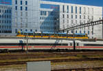 Das Bild zeigt „bildlich“ das derzeitige Drama der ICE der DB Fernverkehr, eine BLT Be 6/10 „Tango“ (der Baselland Transport AG) berholt am 07 September 2023, bei Basel SBB /