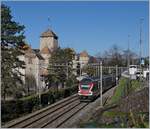 Ein SBB RABe 511  KISS  auf dem Weg nach St-Maurice in unmittelbarer Nähe des Château de Chillon. 

7. Februar 2020
