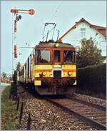 Ein bereits ins S/W gezeigtes Bild nun überarbeitet und in Farbe: Der SBB De 4/4 1667 mit seinem Regionalzug von Beinwil am See nach Beromünster verlässt Menziken SBB.

(Fotografiertes Foto) August 1984