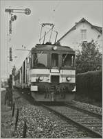 Der SBB De 4/4 1667 verlässt Menziken SBB mit einem Regionalzug Richtung Beromünster.