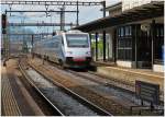 . Für die EC Vauban und Iris ungeeignet - Nach der SNCF, hat nun auch die SBB das Projekt definitiv aufgegeben, die ETR 470 als Ersatz für die lokbespannten Züge EC 90/91 Vauban und EC 96/97 Iris einzusetzen. Der gute Wille, diese beiden Züge am Leben zu erhalten, besteht also immer noch, auch wenn die Belgier ein Teilstück der Strecke (Namur-Sterpenich) aufgeben wollen. Anscheinend wird aber bei allen beteiligten Bahngesellschaften (SNCB,CFL,SNCF und SBB) nach neuen Lösungen gesucht. Es gibt also noch Hoffnung...

Das Bild zeigt einen SBB ETR 470 bei der Durchfahrt des Bahnhofs von Erstfeld am 24.05.2012. (Jeanny)
