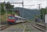 Der RE 18123 von Frasne nach Neuchâtel verlässt nach einem kurzen Halt den Bahnhof Travers. Der RE besteht aus folgenden Fahrzeugen: (Schluss -> Spitze) RBDe 562 004-2, AB 50 85 30-603-1, B 50 85 20-35 600-9, B 50 85 20-35 602-5 und dem Bt 50 85 29-35 952-5.

13. August 2019
