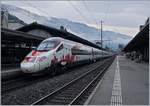 Der Eurocity 37 von Genève nach Venezia SL führte heute am Schluss als Verstärkung den RABe 503 022  Johann Wolfgang von Goethe  für Reisende bis Domodossola. 
Das Bild entstand bei der Abfahrt des Zuges in Montreux.
7. Jan. 2018