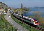 SBB:IC Lausanne-Zürich mit einem RABDe 500 (ICN) bei Twann am Bielersee auf dem einspurigen Streckenabschnitt am 10. April 2016.
Foto: Walter Ruetsch  