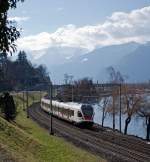 Stadler FLIRT  RABe 523 024 der SBB (RER Vaudois) als S1 (Villeneuve - Montreux -  Vevey - Lausanne -  Yverdon-les-Bains),fhrt am 26.02.2012 bei  Clos du Moulin am Genfersee Richtung Lausanne.
