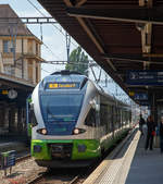 rabe-523-stadler-flirt/657936/der-vierteilige-flirt-rabe-523-077 
Der vierteilige Flirt RABe 523 077 (RABe 94 85 0 523 077-1 CH-TRN) der transN (Transports Publics Neuchâtelois, ex TRN und TN) am 18.05.2018 als RB nach Corcelles-Peseux beim Halt im Bahnhof Neuchâtel (Neuenburg).

Die vierteiligen Stadler FLIRT 074 bis 077 der transN werden als RABe 523 (RABe 94 85 0 523 0xx-x CH-TRN) geführt und nicht als RABe 527. Die amtliche Initialen und international gültige Fahrzeughalterkennzeichen lauten TRN (weil maximal fünf Buchstaben möglich sind).