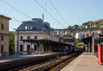Der Bahnhof Montreux am 10 September 2023, hier die normalspurigen SBB Gleise 1 und 3 in nordwestlicher Blickrichtung.

Der Bahnhof Montreux ist der größte Bahnhof auf dem Gemeindegebiet der Stadt Montreux. Der Fern- und Regionalbahnhof wird von fast allen Zügen der Simplonstrecke der Schweizerischen Bundesbahnen (SBB) bedient und ist zudem Ausgangspunkt der Bahnstrecke Montreux–Zweisimmen (Golden-Pass) und der Zahnradbahn Montreux–Glion–Rochers-de-Naye auf den Rochers de Naye.

Das Bahnhofgebäude ist im Inventar der Kulturgüter von nationaler Bedeutung eingetragen.

Eröffnet wurde der Bahnhof im Jahre 1861, als die damalige Jura-Simplon-Bahn (JS) den Abschnitt Lausanne–Villeneuve der Bahnstrecke nach Sion eröffnete.1901 folgte der Abschnitt zwischen Montreux und dem höher gelegenen Stadtteil Les Avants der Montreux-Berner Oberland-Bahn (MOB), welcher 1903 seine Fortsetzung nach Montbovon fand.1909 wurde die Bahnstrecke zwischen Montreux und Glion der heutigen Transports Montreux–Vevey–Riviera (MVR) als Fortsetzung der bereits seit 1892 bestehenden Zahnradbahn zwischen Glion und Rochers-de-Naye eröffnet.

Die Bahnhofsanlage ist in mehrfacher Hinsicht eine Rarität: 
Einerseits ist Montreux der einzige Bahnhof der Schweiz, in dem heute noch drei unterschiedliche Spurweiten aufeinandertreffen, die Normalspur (1.435 mm) der Bahnstrecke der Schweizerischen Bundesbahnen (SBB), die Meterspur (1.000 mm) der Montreux–Berner Oberland-Bahn (MOB) und die Schmalspur (800 mm) der Transports Montreux–Vevey–Riviera (MVR).

Andererseits befindet sich der Zugang vom Empfangsgebäude zum Hausbahnsteig aus nicht im Erdgeschoss. Aufgrund der Hanglage der Stadt befindet er sich im zweiten Obergeschoss, während die Serviceeinrichtungen im Erd- und der Zugang zur Unterführung im ersten Obergeschoss zu finden sind. Außerdem fehlt das Gleis 2. Dieses war ein Überholgleis ohne Bahnsteig. 2006 wurde es im Zuge der Erhöhung der Bahnsteige auf 55 cm mit einer Bahnsteigkante versehen und in Gleis 1 umbenannt – das bisherige Gleis 1 wurde entfernt. 

Die Schweizerischen Bundesbahnen verfügt über den Hausbahnsteig mit dem Gleis 1 sowie über das Gleis 3, welches zusammen mit den Gleisen 4 (östliche Hälfte) beziehungsweise 5 (westliche Hälfte) der Montreux–Berner Oberland-Bahn am Mittelperron liegt. Das kurze Gleis 4 trennt den Mittelperron teilweise auf. Die Gleise 6, 7 und 8 liegen an einem weiteren Mittelperron, das durch Gleis 7 ebenfalls gabelartig aufgeteilt wird. Das Gleis 8 der Transports Montreux–Vevey–Riviera befindet sich zudem unter einem Hotel und dem Hauptsitz der Golden-Pass-Gruppe, dem GoldenPass Center. Während die Gleise 4 und 7 dem Regionalverkehr von und nach Fontanivent, Sonzier und Les Avants dienen, verkehren ab Gleis 5 und 6 die Züge von und nach Zweisimmen.
