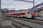 TMR Transports de Martigny et Regions/908899/im-wallis-in-einem-versteckten-seitental Im Wallis, in einem versteckten Seitental, schon nahe der Grenze zu Italien, habe ich einen neuen FLIRT gefunden, der auf den Name EVO hört. Es wird wohl einer der ersten Züge dieser Baureihe im Planverkehr sein: in Orsières wartet der TMR Region Alpes RABe 533 601 (UIC Nummer RABe 94 85 0 533 701-4 CH-RA) mit dem Wappen 'Commune de St Léonard' und dem dazu passenden Namen 'La Souterraine' als R82 26325 auf die Abfahrt nach Sembrancher. 

24. Januar 2026