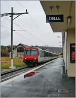 rbde-560-npz/642559/ein-sbb-npz-rbde-560-erreicht Ein SBB NPZ RBDe 560 erreicht das französische Delle. Das Bild entstand fast ein Jahr nach der Wiedereröffung der Strecke von Boncourt nach Delle (10.12.2006), bis die Fortsetzung nach Belfort wieder fahrplanmässig bedient wird, wird es nochmals gut elf Jahre dauern.
23. Nov. 2007