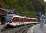Triebzug ABe 130 010-2 (ein  Stadler SPATZ = Schmalspur PAnorama TriebZug) der Zentralbahn als Regionalbahn nach Interlaken Ost, hier am 29.09.2012 beim Halt im Bahnhof Brienz. 
Dieser Schmalspur Panorama Triebzug (Typ ABe 4/8), Baujahr 2005,  die Achsformel ist 2'Bo'Bo'2, er hat eine Spurweite von 1.000 mm und Hchstgeschwindigkeit von 100 km/h.