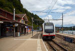 Der Stadler „FINK“ zb ABeh 160 002-8 der Zentralbahn (FINK = Flinke innovative Niederflur-Komposition) als Regionalzug nach Meiringen verlsst am 09.09.2021 den zb Bahnhof Brienz und fhrt