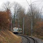 Der Be 2/6 - 7001 (Stadler Elektrischer Niederflur-Doppelgelenk-Leichttriebwagen Typ GTW 2/6) der MVR (Transports Montreux–Vevey–Riviera) ex CEV (Chemins de fer lectriques Veveysans) schlngelt sich von Vevey hinauf, hier am 26.02.2012 kurz vor dem Haltepunkt Gilamont. Die Meterspurige 900 V Gleichstrom-Strecken Vevey–Blonay, hat eine Steigung bis zu 45 promile.