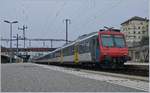 Personenwagen/678662/der-re-18122-nach-frasne-kurz Der Re 18122 nach Frasne kurz vor der Abfahrt in Neuchâtel von hinten. 

29. Okt. 2019 