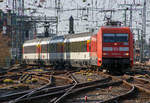 Personenwagen/721366/die-db-101-052-9-faehrt-am 
Die DB 101 052-9 fährt am 11.06.2019 mit einem EC (bestehend aus SBB-Wagen) in den Hauptbahnhof Köln ein.