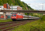 Personenwagen/803690/die-101-081-8-91-80-6101 Die 101 081-8 (91 80 6101 081-8 D-DB) der DB Fernverkehr AG, fhrt am 28.04.2018, mit einem EC bestehend aus SBB EuroCity-Wagen, auf der Linken Rheinstrecke (KBS 471) durch Koblenz-Oberwerth, in Richtung Mainz bzw. Schweiz.

Die EuroCity-Wagen (Apm EC und Bpm EC) der SBB sind zwar nach hnlichen Prinzipien aufgebaut worden, werden aber in der Schweiz nicht als Einheitswagen bezeichnet. 

Die Lok wurde 1996 von ADtranz (ABB Daimler-Benz Transportation GmbH) in Kassel unter der Fabriknummer 33191 gebaut.