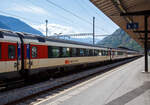 SBB EC-Groraum-Reisezugwagen (EC-Wagen) der zweiten Wagenklasse Bpm 61 85 20-90 331-0 CH-SBB eingereiht in einen IR 90 nach Genve-Aroport (Genf Flughafen) am 07 September 2021 im Bahnhof Brig.