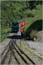 BRB Brienz Rothornbahn/514980/die-h-23-15-erreicht-planalp Die H 2/3 15 erreicht Planalp; nach der Ankunft des Zuges kann die Weiche füt den bergwärts fahrenden Gegenzug gestellt werden.
7. Juli 2016