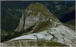 Mit dem Namengebenden Berg (Rochers-de-Naye, 2.042 m..M.) erreicht der R 3359 die Station Jaman.(12.10.2011)