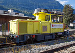 Die diesel-elektrische Stadler HGm 2/2 104 001-3 der zb (Zentralbahn) abgestellt am 25.09.2016 im Bahnhof Meiringen.