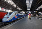TGV Lyria/584895/der-tgv-4729-tgv-310057-ein 
Der TGV 4729 (TGV 310057), ein TGV Euroduplex 2N2, steht am 16.09.2017 als TGV Lyria 9230 nach Paris Gare de Lyon, via Mulhouse Ville und Belfort-Montbéliard TGV, im Bahnhof Basel SBB zur Abfahrt bereit.