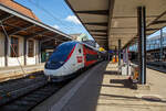 Der SNCF TGV Lyria Euroduplex (2N2), Triebzug 4725 (TGV 310050 / UIC vom Triebkopf 93 87 0310050-4 F-SNCF, UIC eines Wagens 93 87 3147 258-6 F-SNCF) hat am 22.03.2023, als TGV 9222 (Zrich HB -