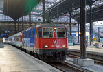 ir-und-ic-zuege/522556/die-re-44-ii---re 
Die Re 4/4 II - Re 421 394-8 (91 85 1421 395 CH-SBB) der SBB Cargo, ex Re 4/4 II 11394, fährt am 24.09.2016 mit dem IR 1962 aus Zürich in den Bahnhof Basel SBB ein. 

Die Lok wurde 1985 von SLM unter der Fabriknummer 5258 gebaut, der elektrische Teil ist von BBC. Der Umbau zur Re 421 erfolgte 2004.