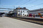 TGV Lyria/737689/der-bahnhof-yverdon-les-bains-vd-am-18052018der Der Bahnhof Yverdon-les-Bains (VD) am 18.05.2018.
Der Bahnhof ist normalspurigen Bereich ein Durchfahrtsbahnhof der SBB, zudem im Schmalspurbereich (rechts im Bild) ein Kopfbahnhof  der Travys (Transports Vallée de Joux–Yverdon-les-Bains–Ste-Croix).
