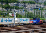Die SBB Cargo Eem 923 025-1  Schlossberg  (Eem 97 85 1 923 025-1 CH-SBBC) am 28.05.2023 beim Bahnhof St-Maurice (aus dem Zug heraus aufgenommen).