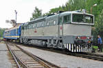 br-750-br-753-ex-268sd-t-4783-taucherbrille-brejlovec/686611/am-13-mai-2012-schiebt-t478-3001 Am 13 Mai 2012 schiebt T478-3001 ein Sonderzug aus das Eisenbahnmuseum von Luzna u Rakovnika.