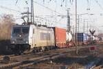 br-386-traxx-f140-ms/797515/metrans-386-038-zieht-der-praha-klv Metrans 386 038 zieht der Praha-KLV durch Emmerich am 14 Dezember 2022.