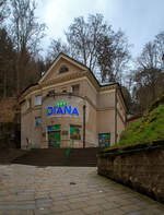 Die Talstation Stará louka (Alte Wiese) der Standseilbahn Diana (tschechisch Lanová dráha Diana) in Karlsbad (Karlovy Vary) am 18.04.2023. Sie befindet sich gleich neben dem Grandhotel Pupp in der Gasse Mariánská.