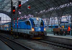 268d-268esk-drhy/798418/die-268d-taurus-3-bzw-siemens Die ČD Taurus 3 (bzw. SIEMENS ES 64 U4-C3) 1216 953-0 (91 81 1216 953-0 A-CD) Česk drhy (Tschechische Bahnen) erreicht am frhen Morgen des 24.11.2022, mit einem IC den Prager Hauptbahnhof (Praha hlavn ndra).

Die Siemens ES 64 U4-C3 (Variante C3 fr sterreich, Deutschland, Tschechien und Slowakei (A/D/CZ/SK) wurde 2010 von Siemens Mobilitiy in Mnchen-Allach unter der Fabriknummer 21414 gebaut und 2011 an die WLC - Wiener Lokalbahnen Cargo GmbH (Wien) als WLC 1216 953 (91 81 1216 953-0 A-WLC) geliefert. Im August 2021 wurde sie an die ČD - Cesk drhy  a.s. verkauft, ist aber weiterhin in sterreich eingestellt.
