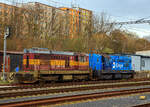 Die beiden  Kocour  / Tranzisto   (Kater oder Transistor) der ČD Cargo sind am 18 April 2023 beim Bahnhof Karlovy Vary (Karlsbad) abgestellt. Vorne im „alten“ Rot/gelb“ 742 419-5 (CZ- ČDC 92 54 2 742 419-5) und dahinter die „blaue“ 742 300-7 (CZ- ČDC 92 54 2 742 300-7), sie trägt den ČD Cargo Werbeslogan  Cokoliv kamkoliv  (was etwa bedeutet: Irgendetwas überallhin).