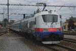 br-380-koda-109-e1/905875/am-grauen-nachmittag-von-27-september Am grauen Nachmittag von 27 September 2025 treft CD 380 011 mit ein Rychlyk nach Ceske Budejovice in Benesov u Prahy ein.