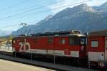 Der Zahnlose: Gep�cktriebwagen De 110 001-5 (Baureihe Deh 4/6) der Zentralbahn mit Regionalzug, hier am 30.09.2011 (17:00 Uhr) im Bahnhof Brienz. Der Triebwagen ist Baujahr 1942 und war auch mit Zahnradantrieb ausgestattet, beim Umbau 1992 wurde dies ...