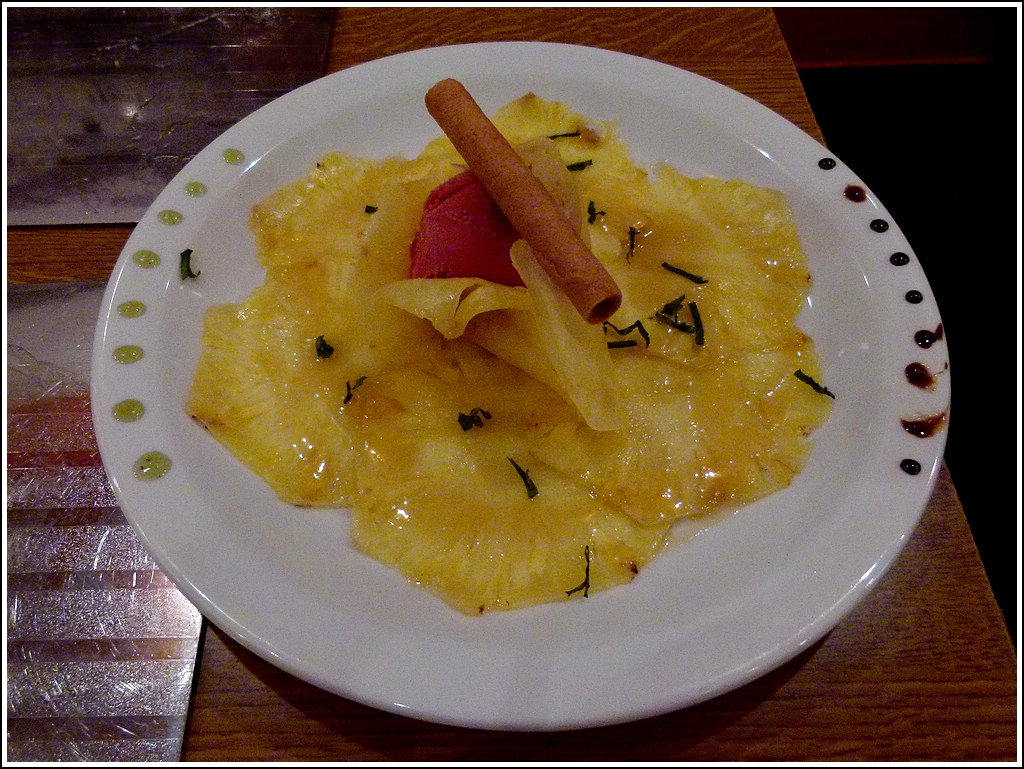 - Mal wieder was K�stliches - Ananascarpaccio mit Himbeersorbet. 01.03.2012 (Jeanny)
