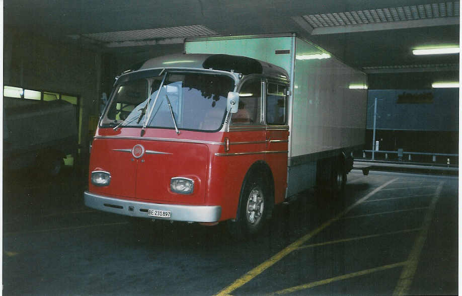 (006'413) - AFA Adelboden - Nr. 13/BE 231'897 - FBW/R&J Postfourgon (ex Nr. 17; ex AAGI Interlaken) am 4. August 1990 beim Bahnhof Frutigen