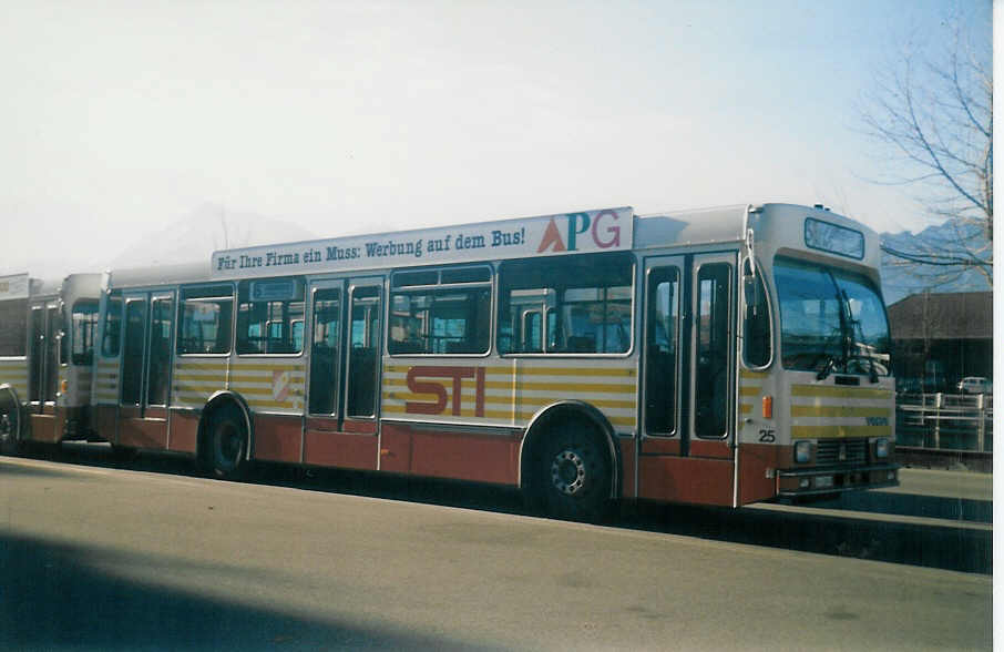 (016'230) - STI Thun - Nr. 25/BE 419'026 - Volvo/R&J (ex SAT Thun Nr. 25) am 9. Februar 1997 bei der Schifflndte Thun