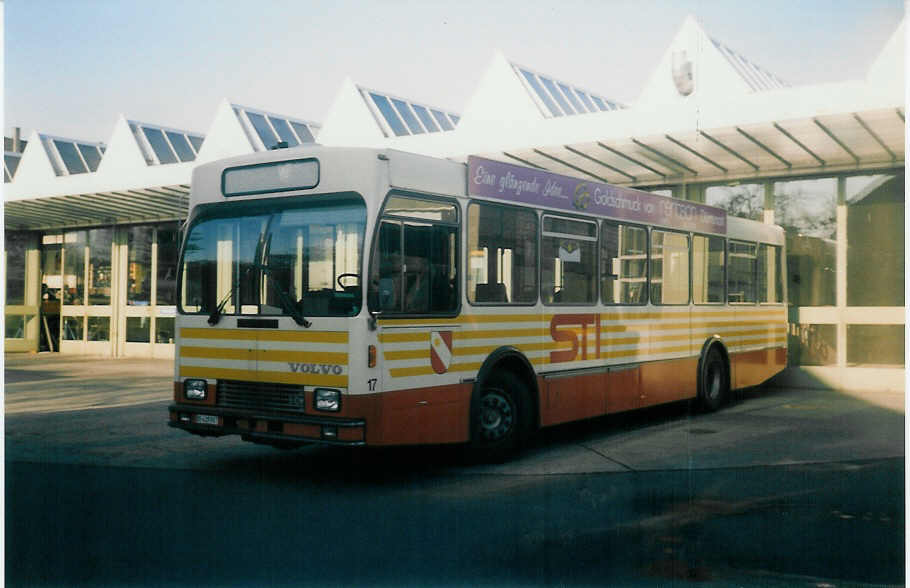 (016'320) - STI Thun - Nr. 17/BE 419'017 - Volvo/Lauber (ex SAT Thun Nr. 17) am 7. Mrz 1997 in Thun, Garage