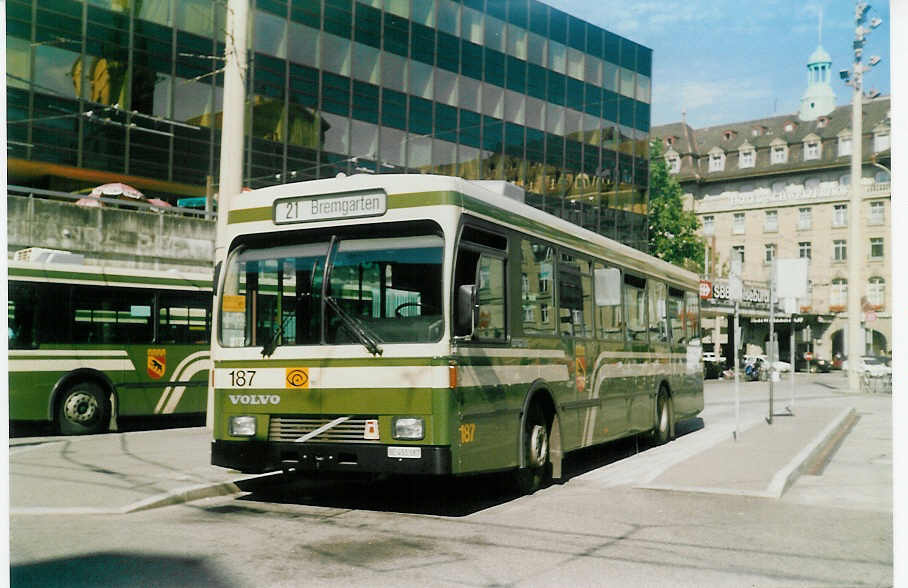 (019'100A) - SVB Bern - Nr. 187/BE 451'187 - Volvo/Gangloff am 5. September 1997 beim Bahnhof Bern