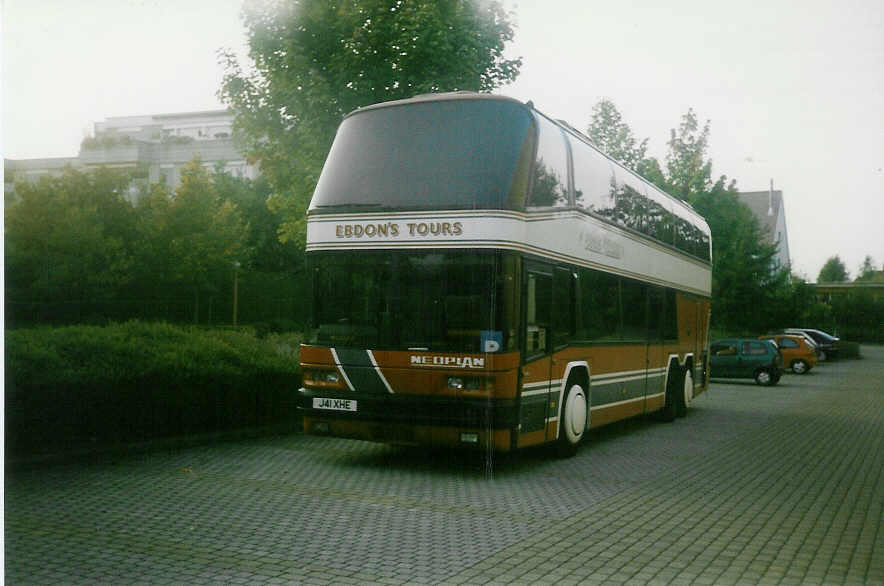 (019'622) - Aus England: Ebdon, Sidcup - Nr. 5/J41 XHE - Neoplan am 24. September 1997 in Thun, Schadausaal