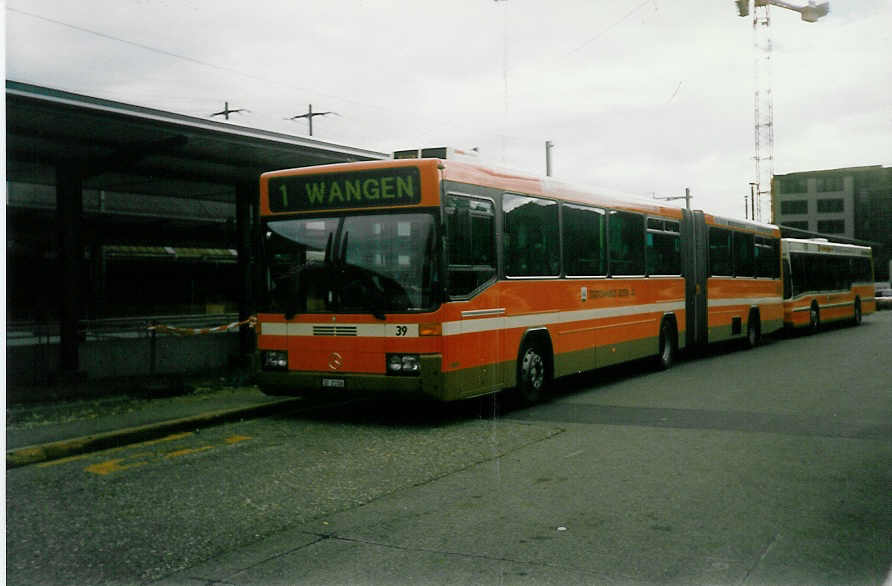 (020'220) - SOO Olten - Nr. 39/SO 21'106 - Mercedes/Hess am 11. Oktober 1997 beim Bahnhof Olten